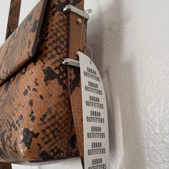 URBAN OUTFITTERS Brown Faux Snake Skin Shoulder Crossbody Bag Purse NWT - Picture 5 of 8